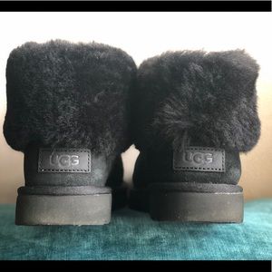 UGG- classic mini fluff bootie